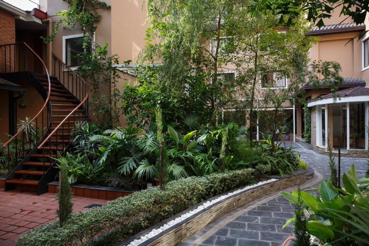 Hotel Thrive, A Tropical Courtyard Káthmándú Exteriér fotografie