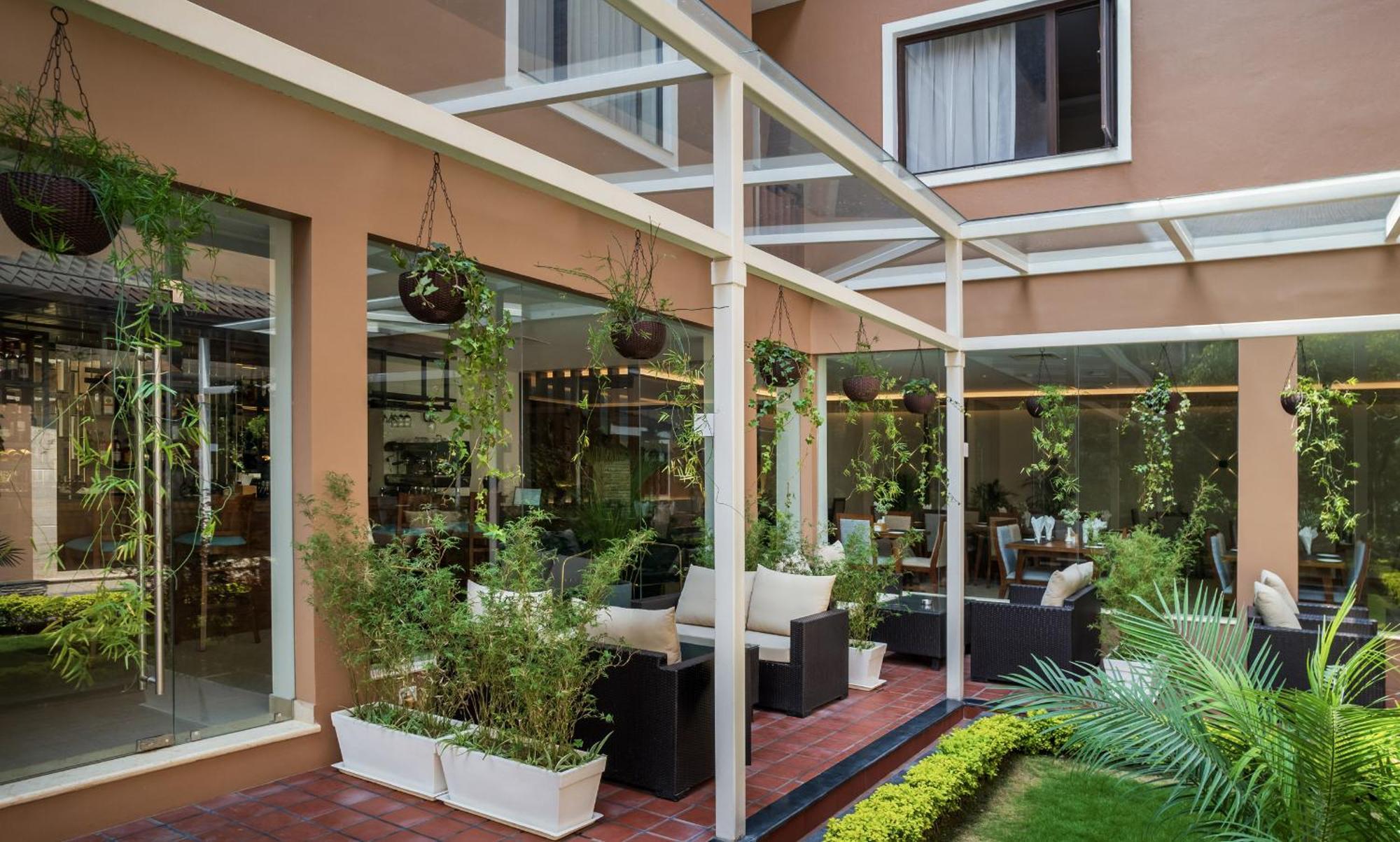 Hotel Thrive, A Tropical Courtyard Káthmándú Exteriér fotografie
